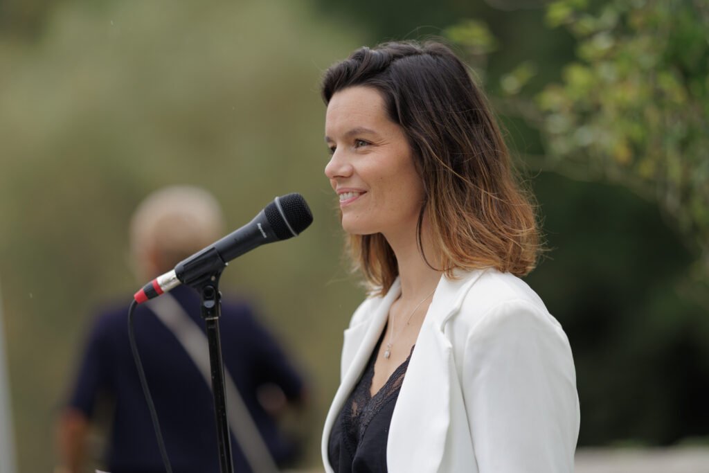 Melvie officiante de cérémonies laïques